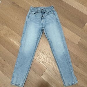 American Eagle Outfitters Mom Jean